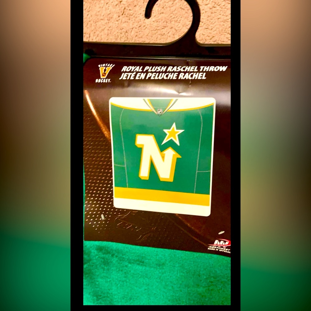 Vintage hockey Minnesota North Stars
NHL, Royal Plush Throw 50" X 60"